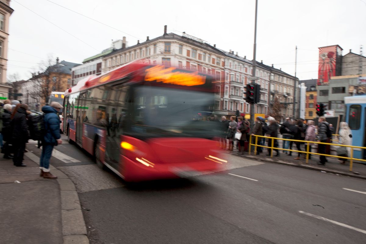Retten fant at de tre middagene driftssjefen i Ruter i løpet av to år ble påspandert av Volvo, ikke kan anses som en utilbørlig fordel i straffelovens forstand. Arkivfoto: Patrick da Silva Sæther
