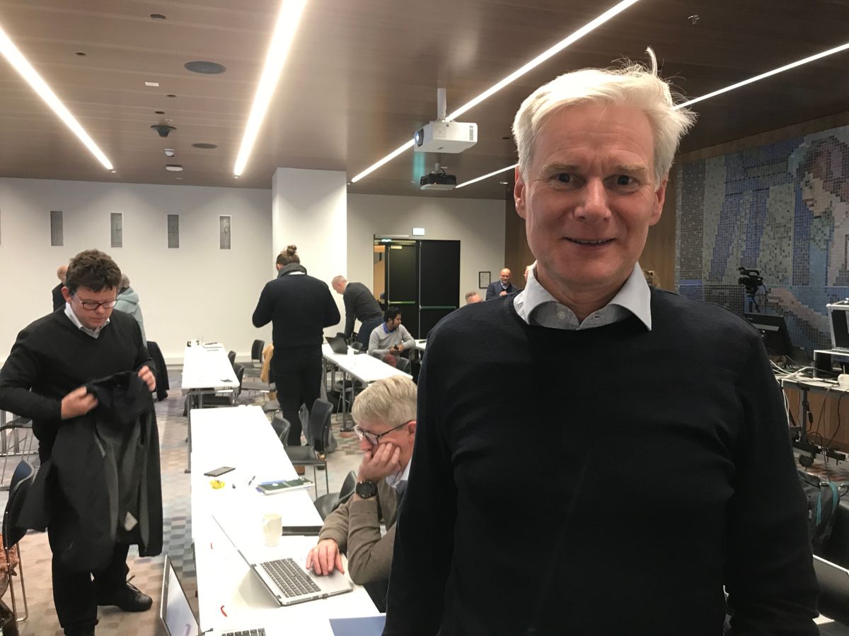 Fylkesveisjef Ole Jan Tønnesen i Møre og Romsdal tror det vil bli underdekning på en del utstyr fra nyttår. Foto: Hanne Wien