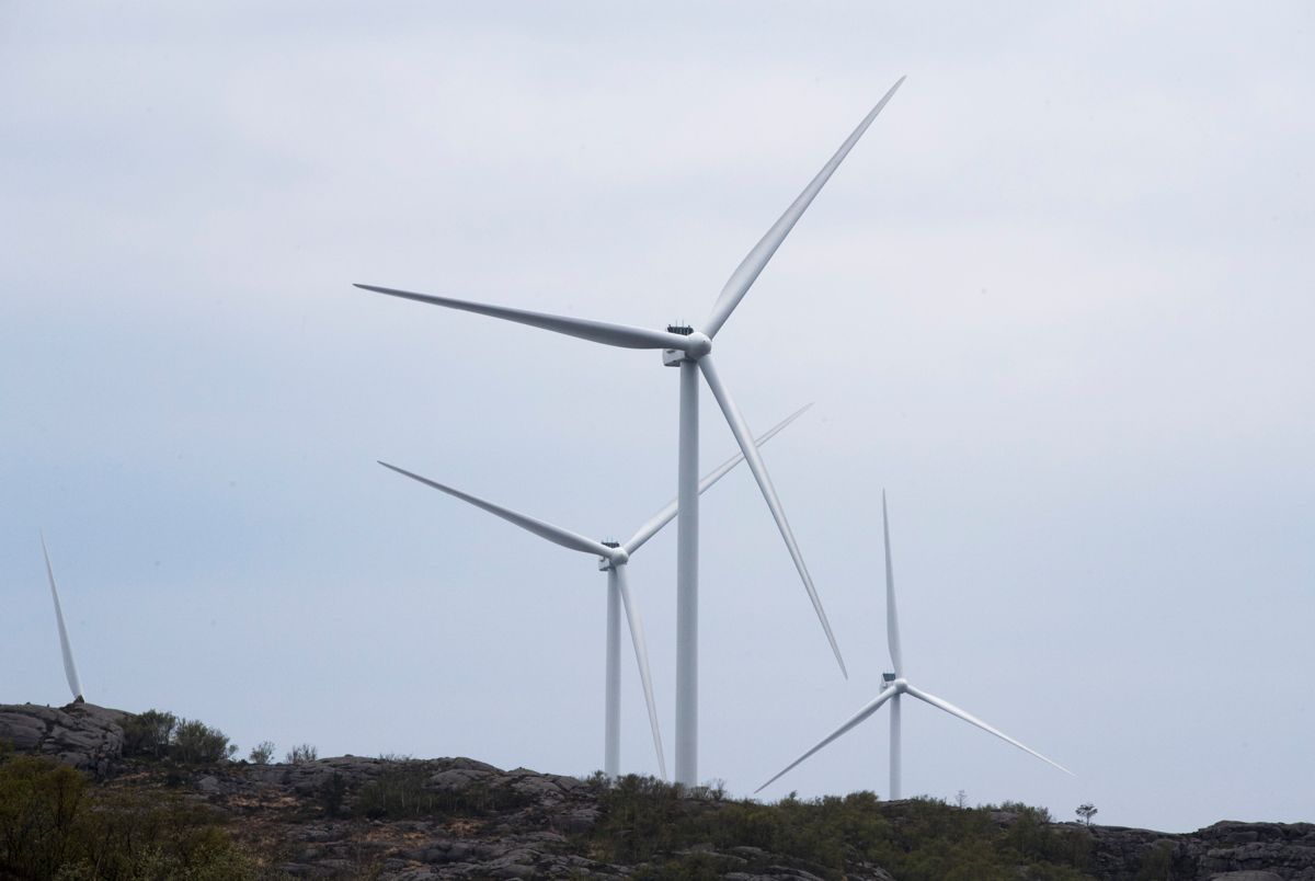 Utbygging av vindmøller på land, som her i Eigersund kommune i Rogaland, skaper enormt engasjement. Foto: NTB scanpix