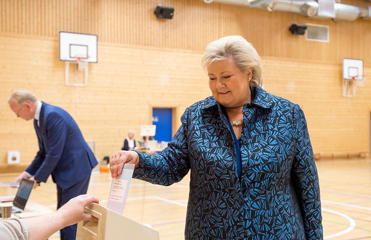 Statsminister Erna Solberg synes det var stas å avlegge stemmen i hjembyen Bergen. 
Foto: Marit Hommedal / NTB scanpix