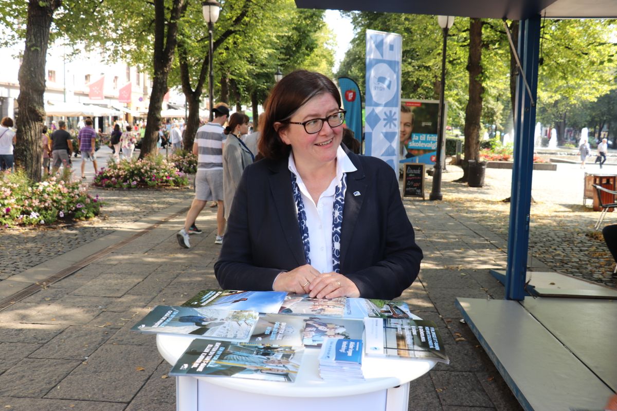 Fylkesordfører i Akershus, Anette Solli (H), er ikke nådig i sin kritikk av at NRK fikk gjennomføre valgmanipulering på Lillestrøm videregående, med velsignelse fra administrasjonen i fylkeskommunen. Foto: Tone Holmquist