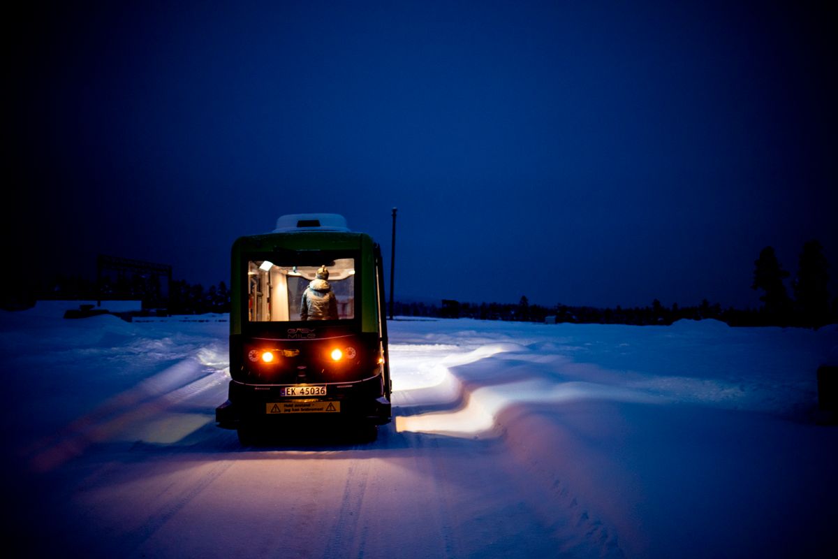 Kommunal Rapport var med da en selvkjørende buss ble testet i snø og kulde i Kongsberg i vinter. Foto: Magnus Knutsen Bjørke