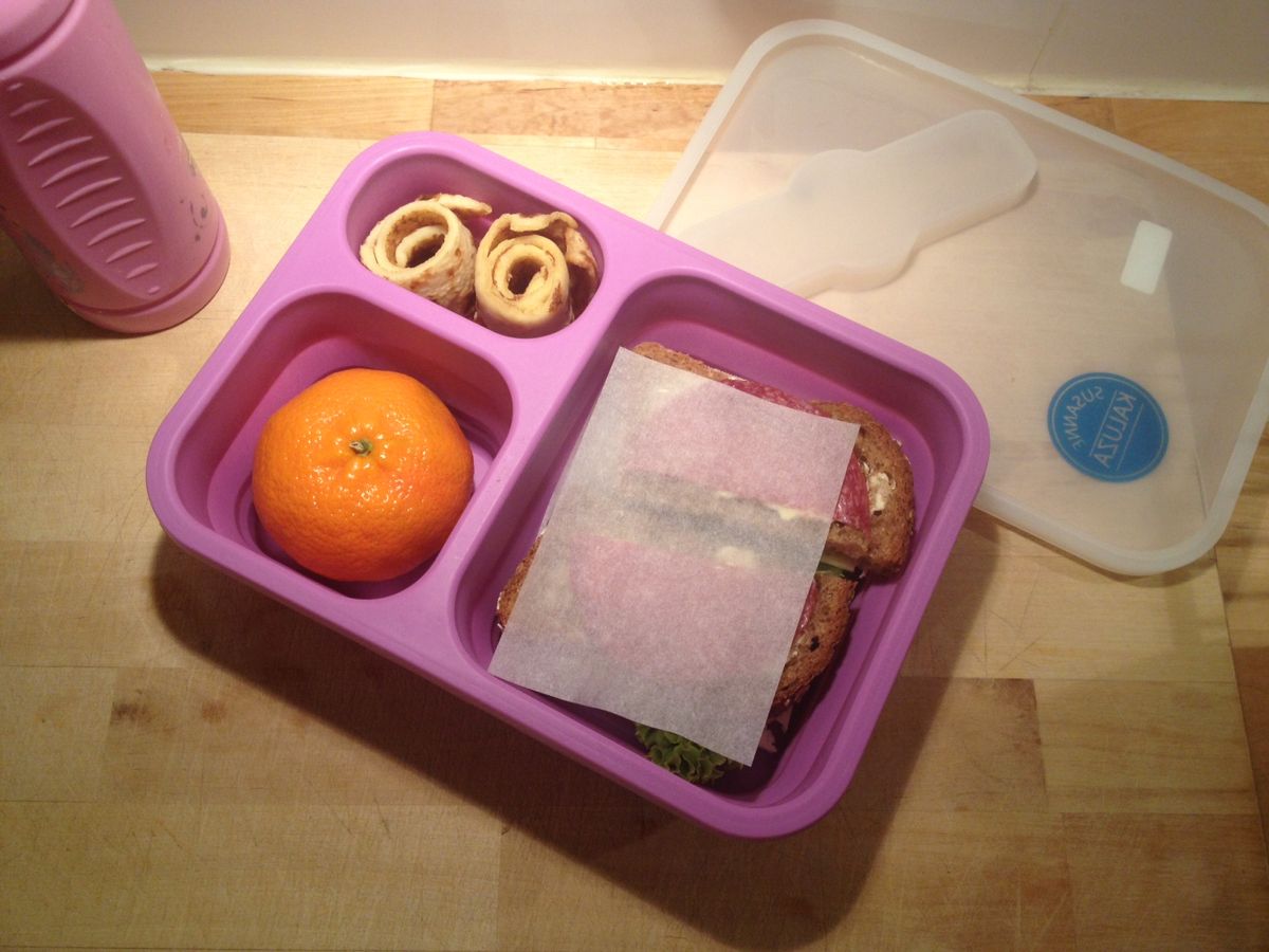 De fleste skolebarn spiser i dag matpakka si i storefri. Ap vil foreslå at det innføres skolemat. Illustrasjonsfoto: Terje Lien