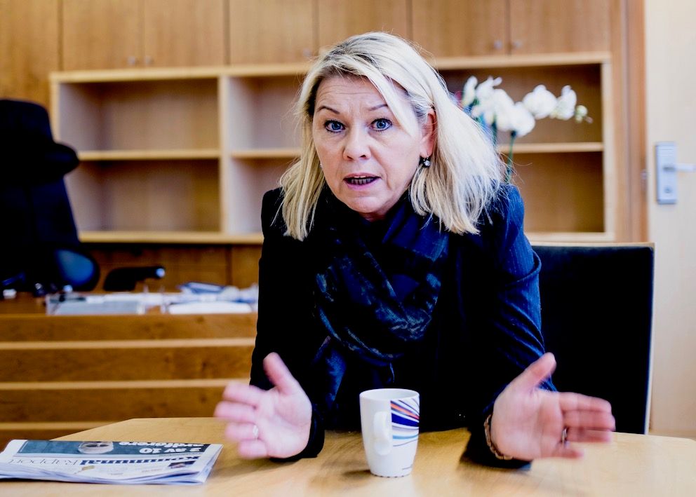 Kommunal- og moderniseringsminister Monica Mæland er bekymret for politikeres vilje til å engasjere seg hvis de risikerer å bli truet og hetset nett. Foto: Magnus Knutsen Bjørke