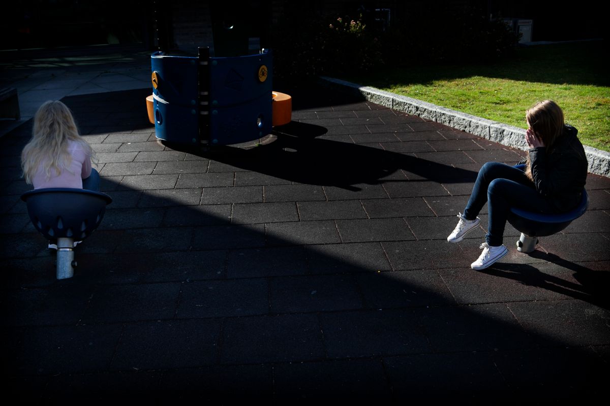 En av fire jenter i 16-årsalderen har psykiske plager. Lokalpolitikerne kan gjøre mye for å forebygge, mener professor Arne Holte. Foto: Ivan Tostrup