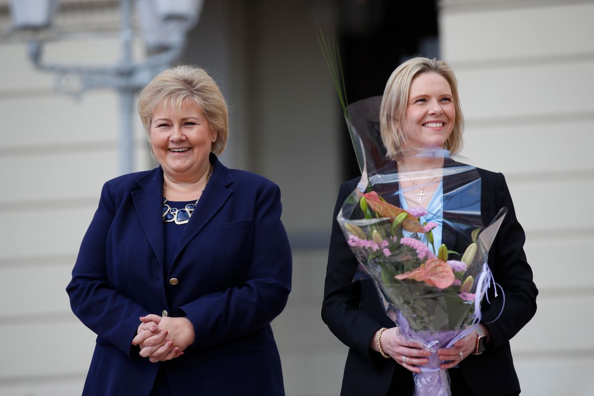 Sylvi Listhaug ble fredag presentert som ny eldre- og folkehelseminister av statsminister Erna Solberg (H) på Slottsplassen i Oslo. Foto: Stian Lysberg Solum / NTB scanpix