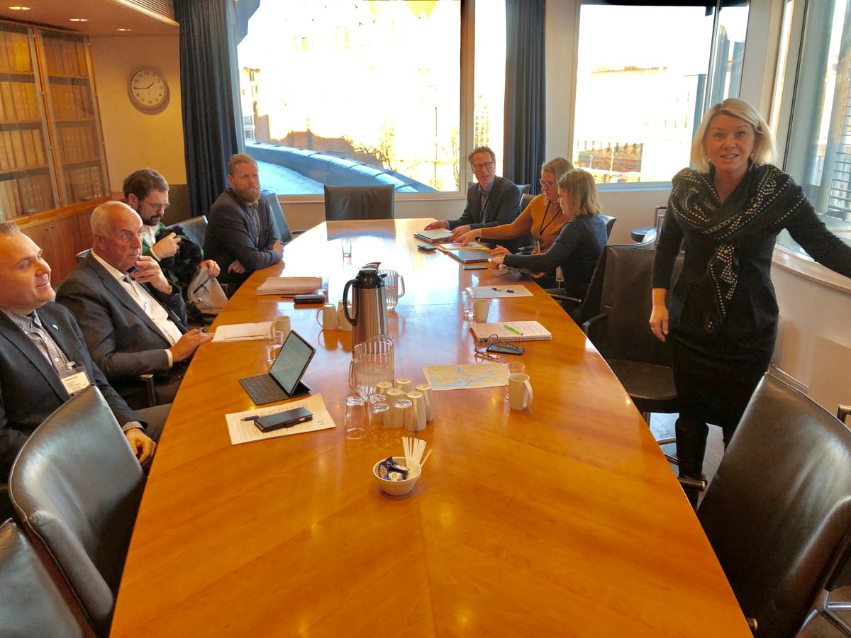 Ordførerne (lengst til venstre) Bjarte S. Dagestad (H) i Forsand og Stanley Wirak (Ap) i Sandnes møtte kommunalminister Monica Mæland (H) om grensejusteringen i januar. Foto: Jan Inge Krossli