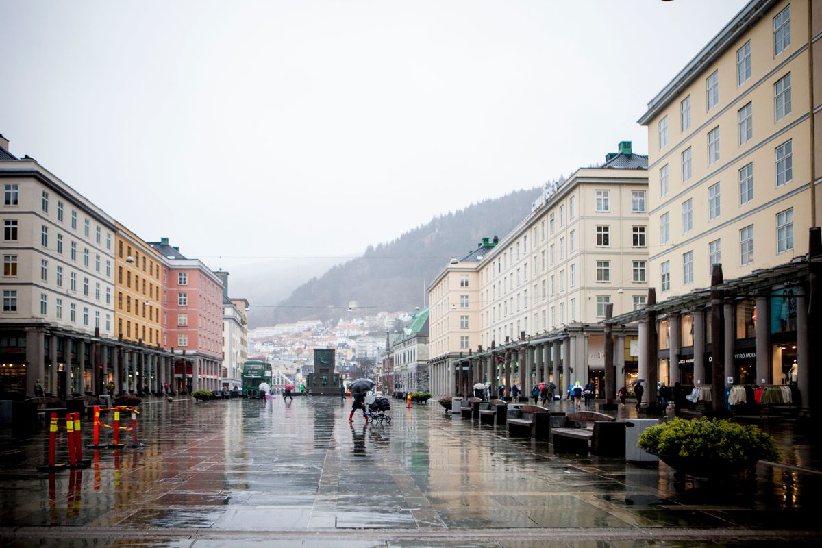 Kanskje det regner mye i Bergen, men kommunen får skryt for å ha rustet opp byrommene. Foto: Magnus K. Bjørke