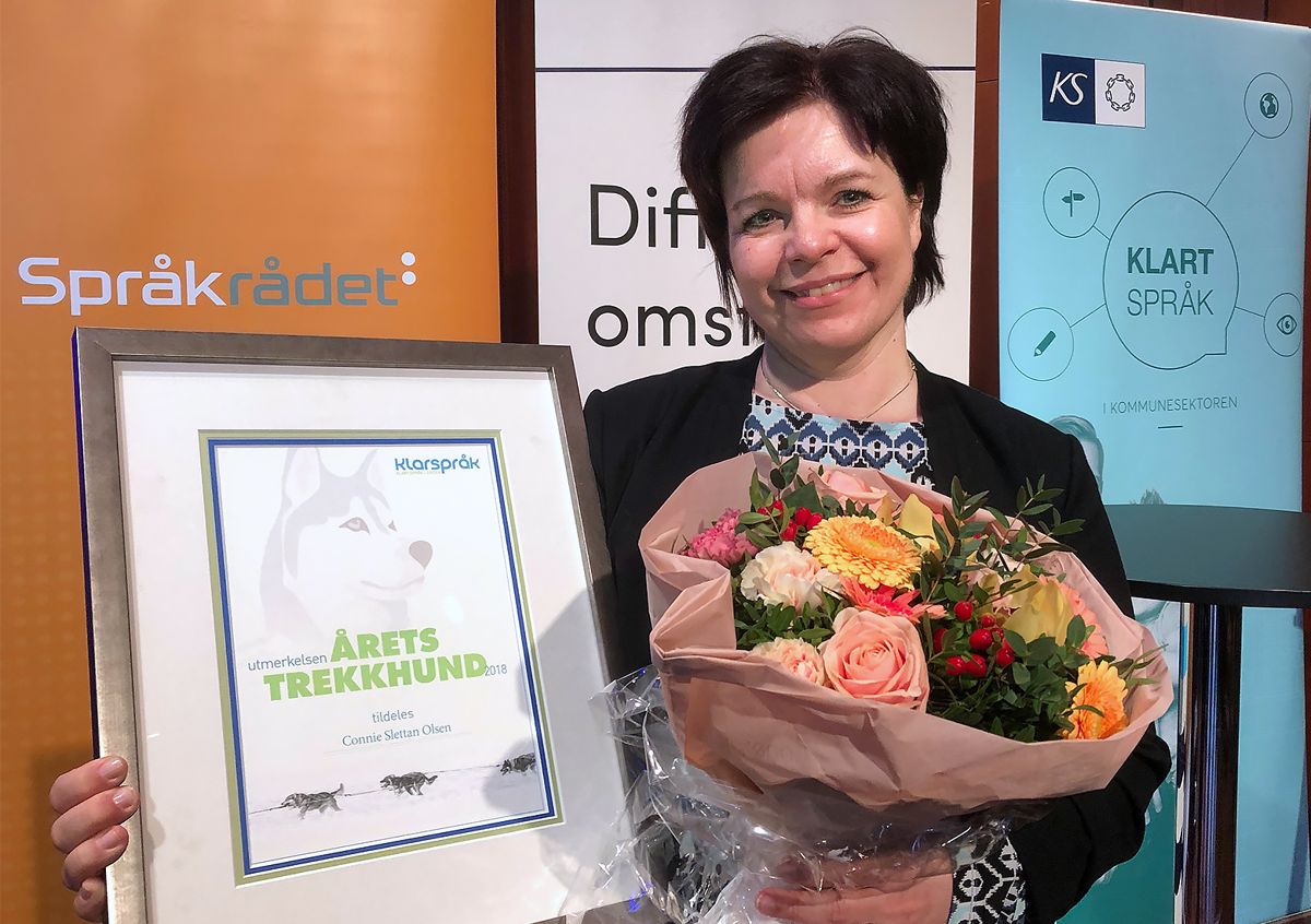 Connie Slettan Olsen vant en av tre klarspråkpriser, nemlig som «Årets trekkhund 2018» for sitt arbeid med klarspråk i Meløy kommune. Nå har hun akkurat begynt som kommunikasjonssjef i Rana kommune og skal fortsette klarspråkarbeidet der. Foto: Meløy kommune
