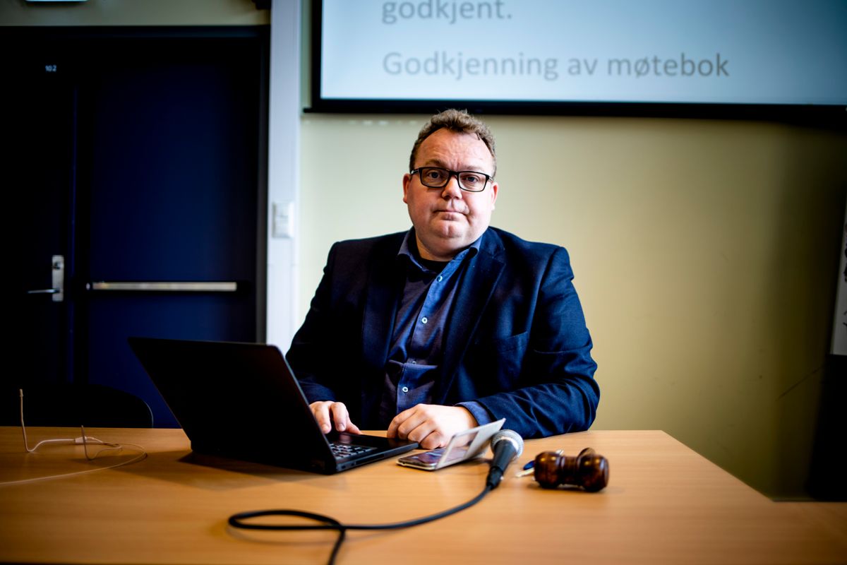 Stian Herøy (H), ordfører i Fedje, synes det er flere interessante navn på søkerlista til rådmannsjobben. Foto: Magnus K. Bjerke