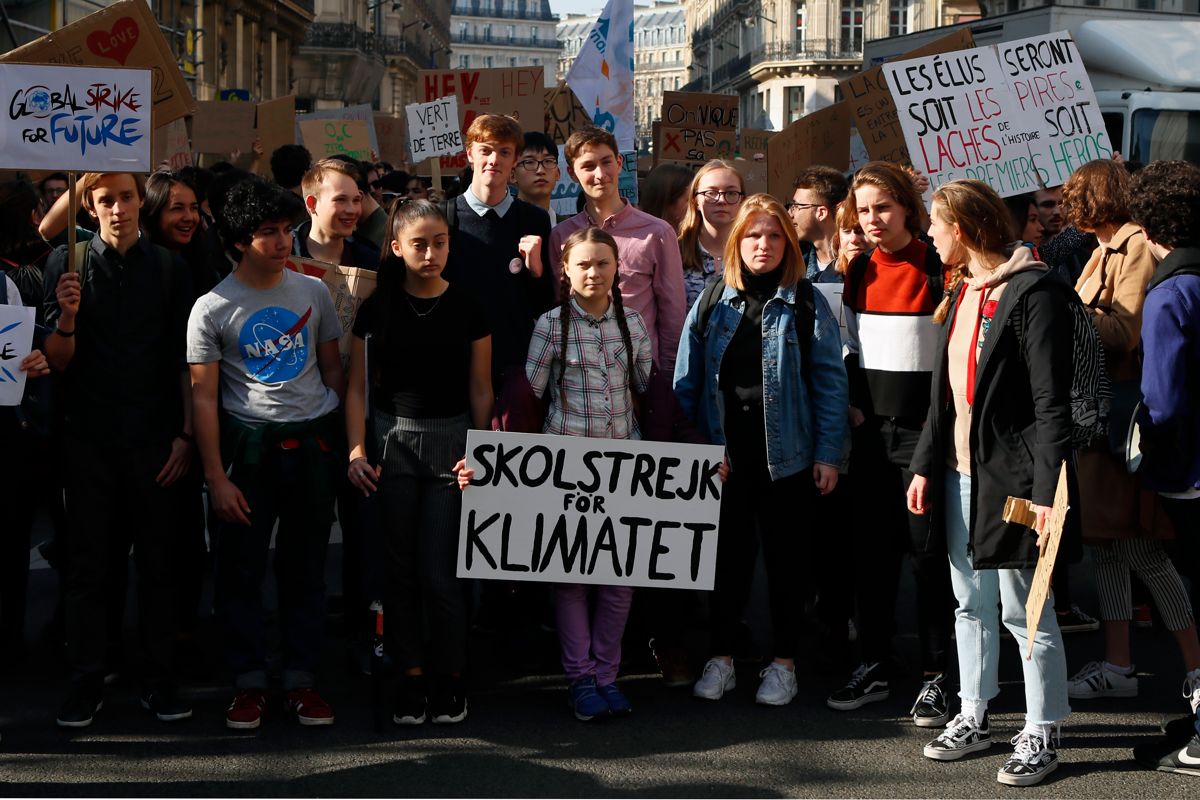 Svenske Greta Thunberg har satt i gang en klimabevegelse blant europeiske skoleelever. Fredag skal norske elever streike mot det de mener er svak klimapolitikk. Foto: François Mori / AP / NTB scanpix