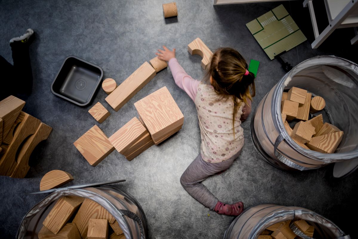 Småbarnsforeldre i Nordreisa kan nå søke barnehage med få klikk. En robot tar seg av størstedelen av søknadsbehandlingen. Foto: Magnus K. Bjerke