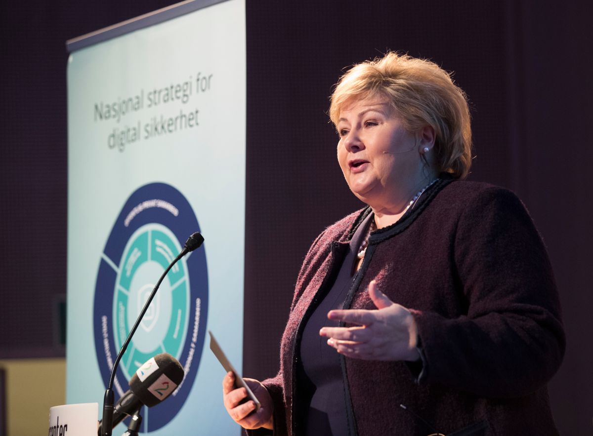 Statsminister Erna Solberg (H) presenterte onsdag regjeringens nasjonale strategi for IKT-sikkerhet på Oslo kongressenter. Foto: Terje Bendiksby / NTB scanpix
