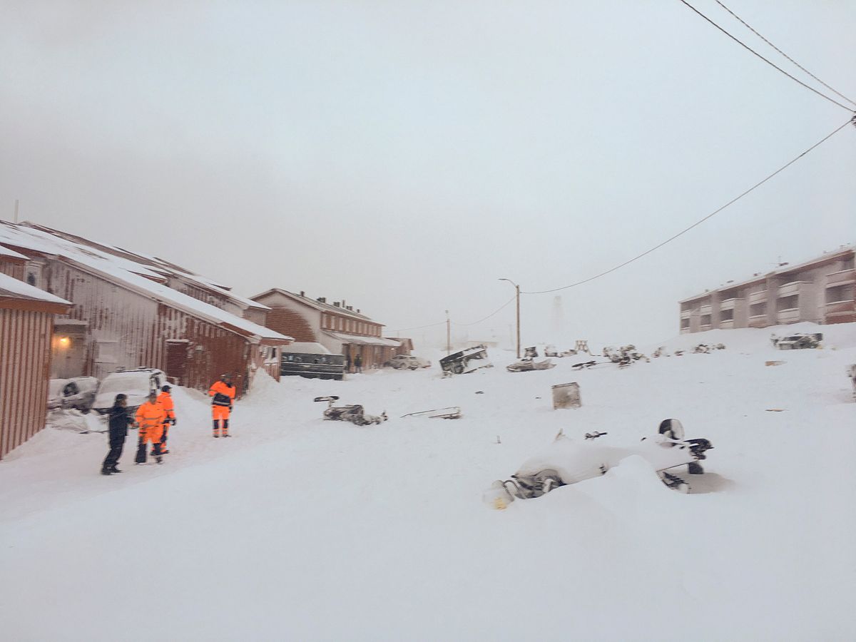 Storm og skredfare gjør at 100 personer blir evakuert fra hjemmene sine på Svalbard. Arkivfoto: Stringer / NTB scanpix