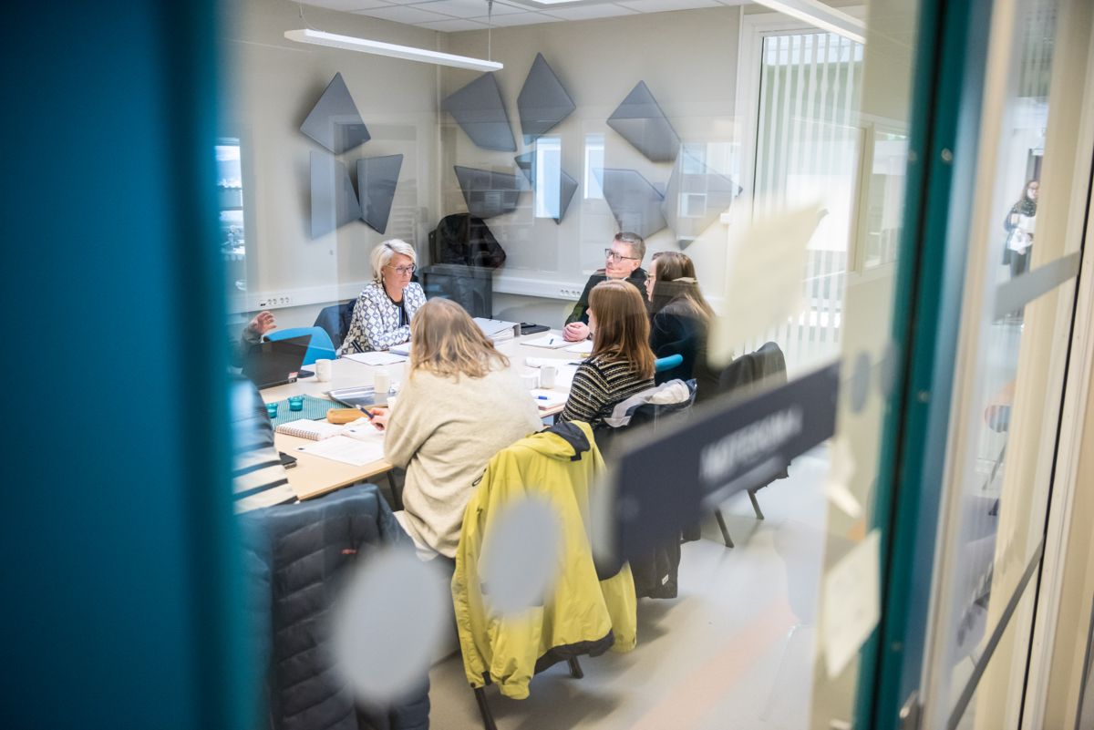 Det var kontrollutvalget i Lenvik som anbefalte anmeldelse og leverte anmeldelsen på vegne av Lenvik kommune. Her fra et tidligere møte. Foto: Lisa Rypeng