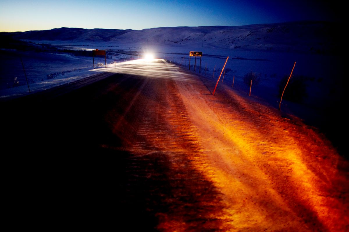 Lang avstand mellom bygdene på Finnmarksvidda er én av årsakene til at kommuner i Finnmark skårer dårlig på Kommunebarometeret, mener professor og to rådmenn. Foto: Eivind H. Natvig