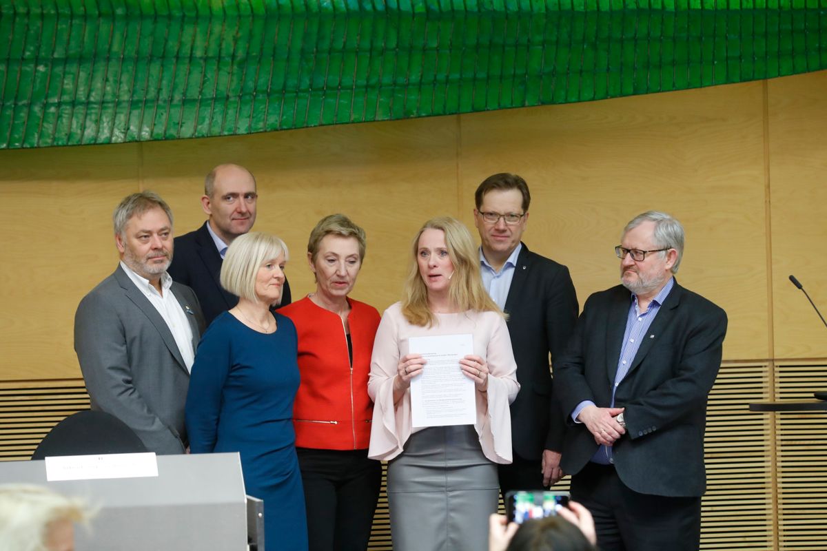 Arbeidsminister Anniken Hauglie (H) presenterte ny pensjonsordning i offentlig sektor sammen med partene i dag. F.v: Erik Kollerud (YS), Ragnhild Lied (Unio), Anders Kvam (Akademikerne), Jenny Følsvik (LO), Hauglie, Lasse Hansen (KS) og Stein Gjerding (Spekter).Foto: Terje Bendiksby / NTB scanpix