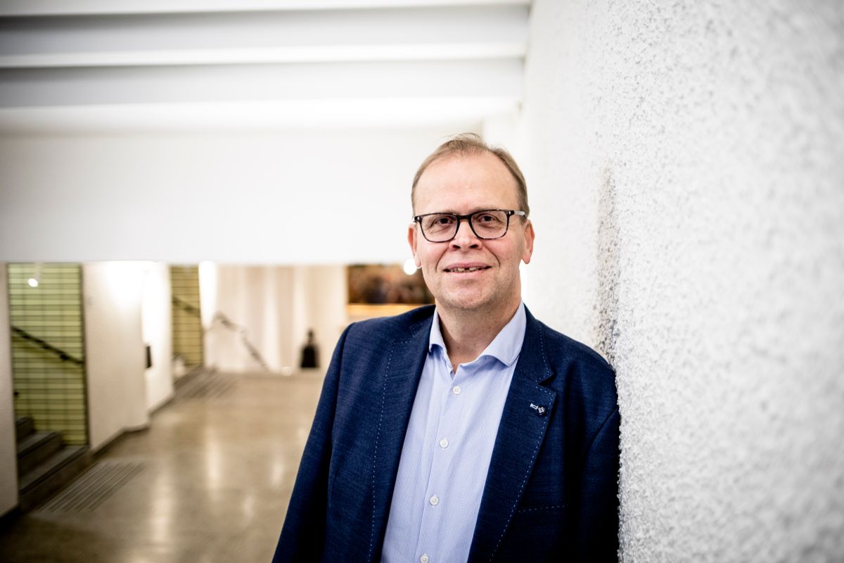 Forsker Kjetil Lie ved Telemarksforsking anslår at kommunene får en skattegevinst i år på 3,5 milliarder kroner, basert på det han vurderer som et forsiktig anslag. Foto: Magnus Knutsen Bjørke