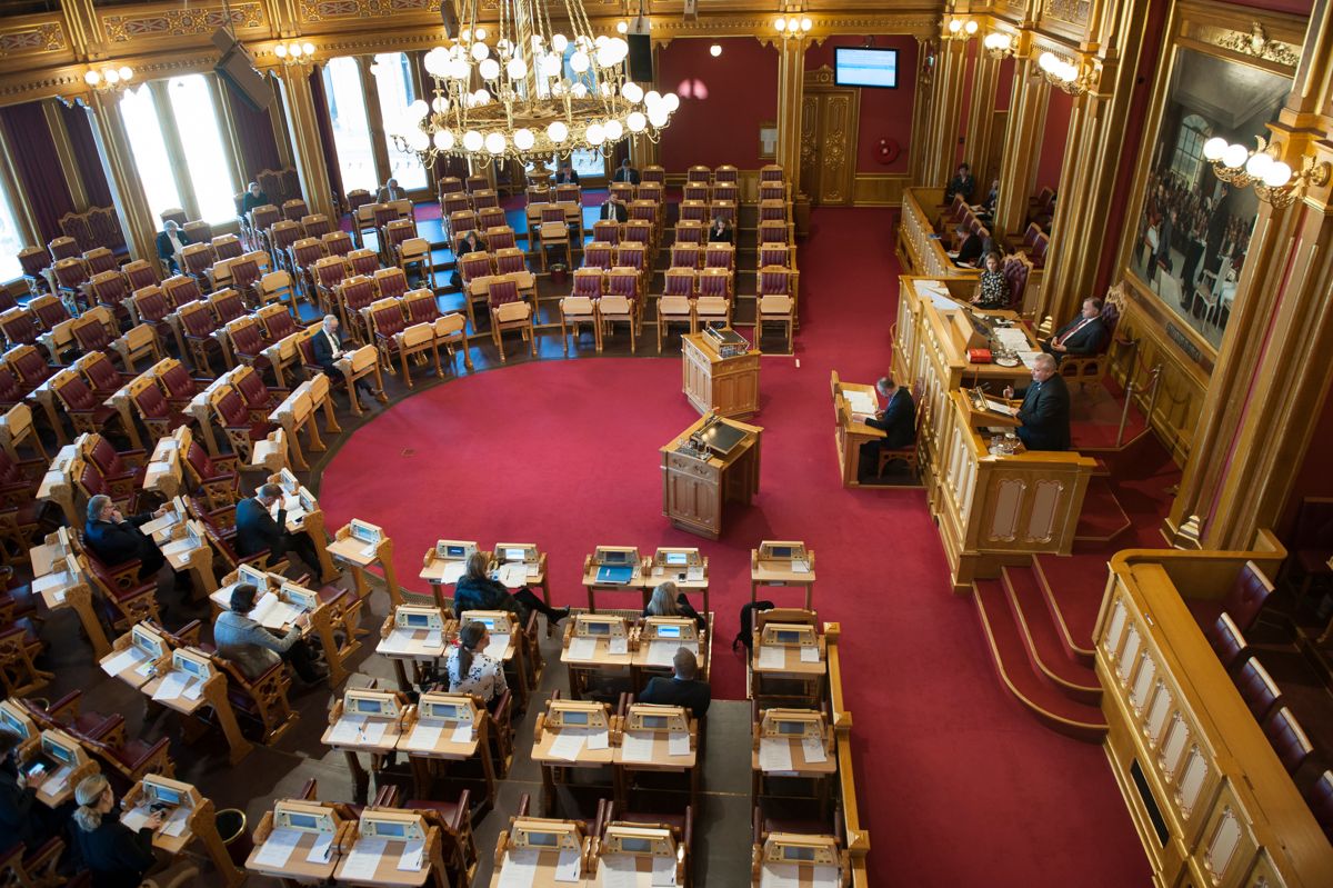 Denne uka skal Stortinget behandle spørsmålet om nivået på politikernes godtgjørelse. Her er stortingssalen fotografert ved en tidligere anledning.