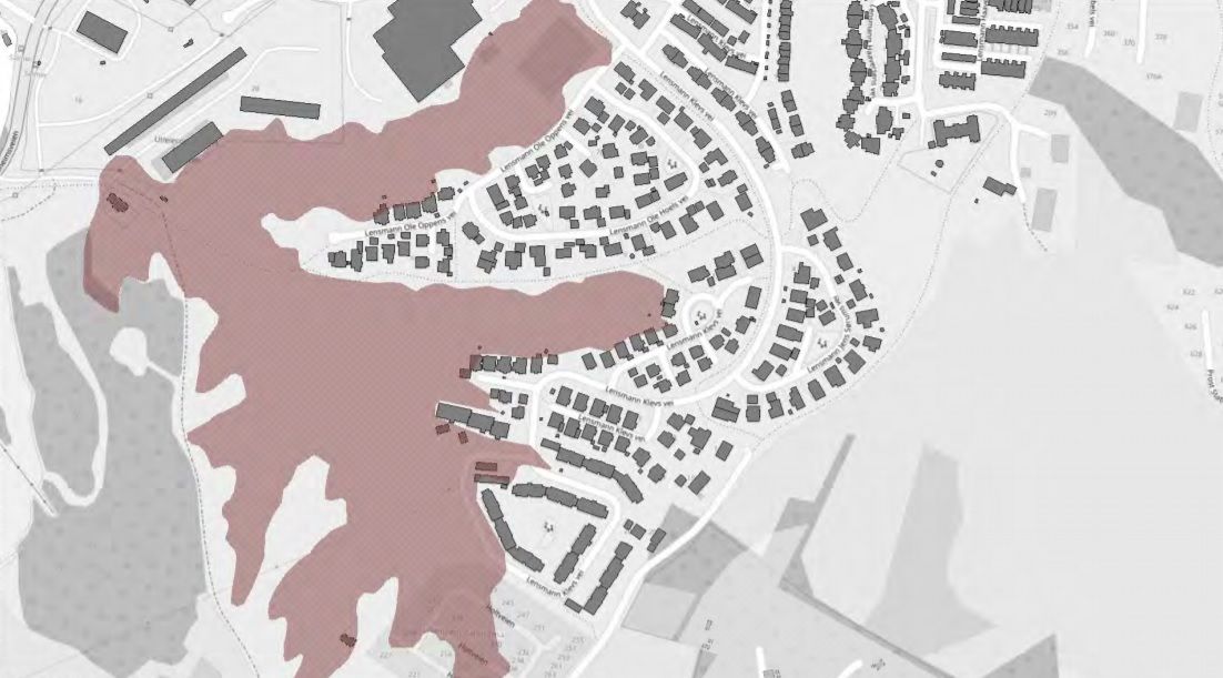 Det fargede området viser hvor det nedlagte søppeldeponiet ligger. Skisse: Skedsmo kommune