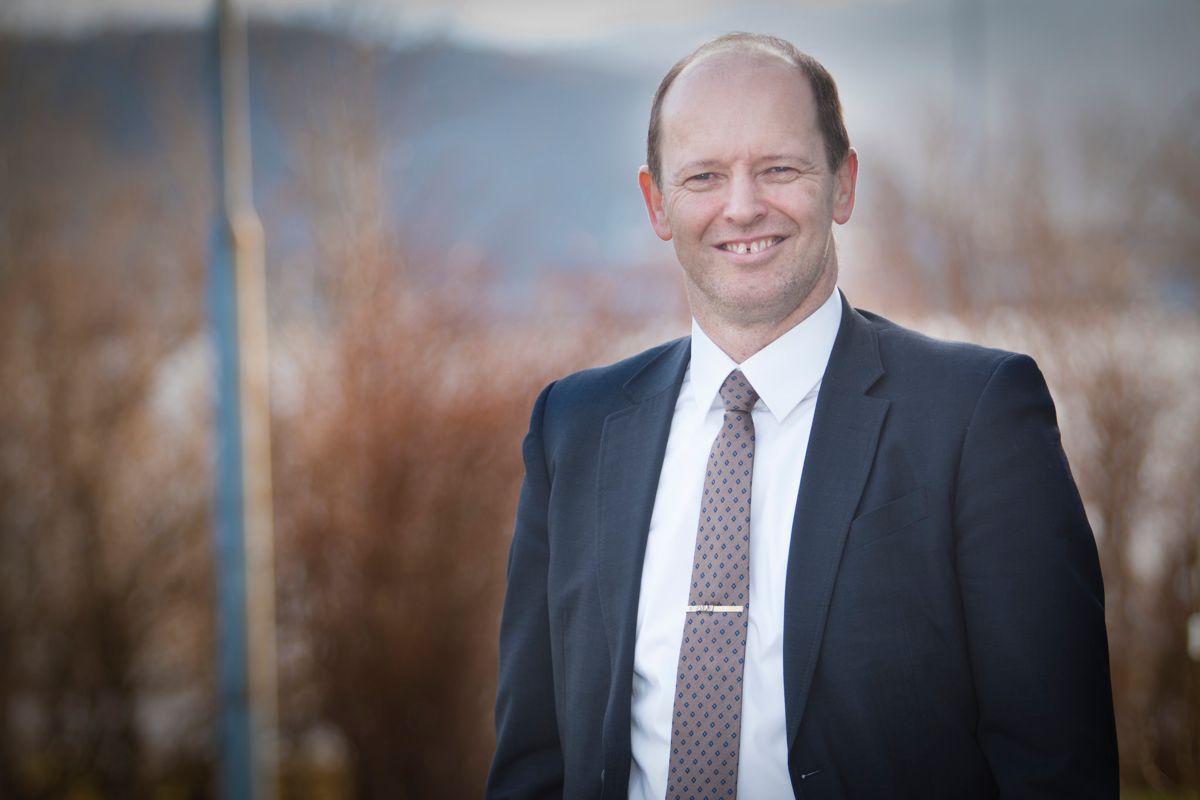 Harry Valderhaug (KrF), ordfører i Giske kommune, har fått åtte søkere til jobben som kommunedirektør.