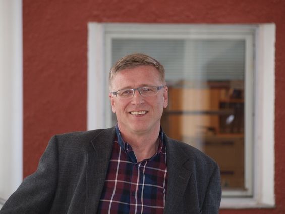 Robert Jensen (Ap), ordfører i Vardø, skulle gjerne hatt enda flere søkere til rådmannsjobben. Nå gjør han seg klar for gruppeintervju. Foto: Vardø kommune