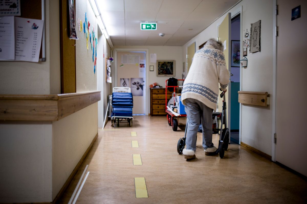 Selv om mange eldre har fått innvilget langtidsplass på sykehjem, må de fortsatt vente med å flytte inn.  Illustrasjonsfoto: Magnus K. Bjørke