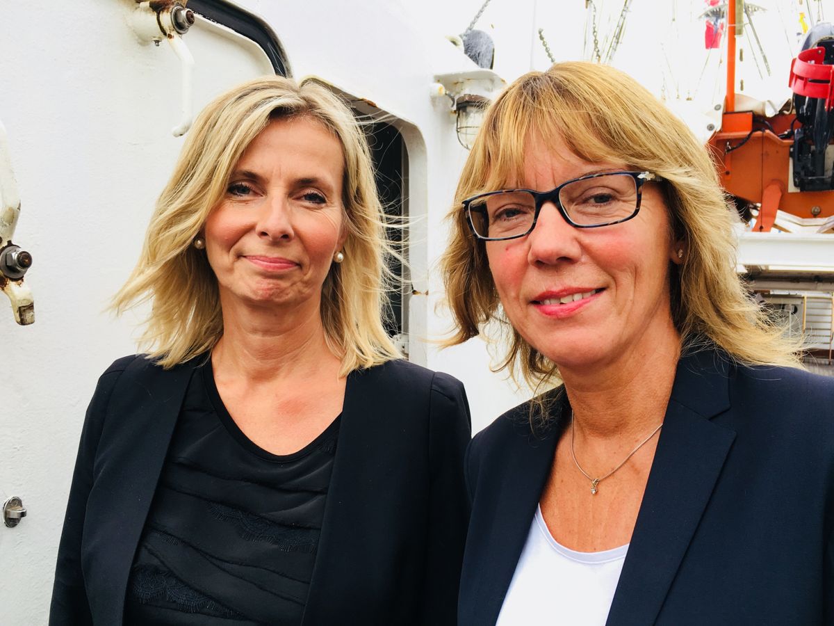 Anne Hellandsjø og Trine Myhrvold Wikstrøm leder arbeidet med å bygge nye Lillestrøm kommune. Dette fortalte de om på Arendalsuka idag (Foto: Tone Holmquist)