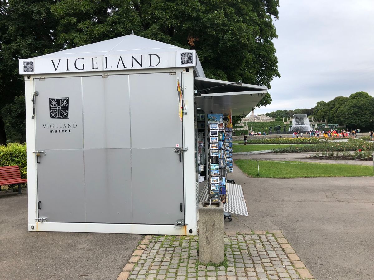 En kommunal kiosk i Vigelandsparken skal være satt opp uten tillatelse. Foto: Maria Lekve
