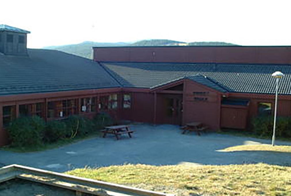 Innset barneskole er én av to skoler i Rennebu som ble lagt ned i år. Foto: Innset og Ulsberg grendalag/Rennebu kommune
