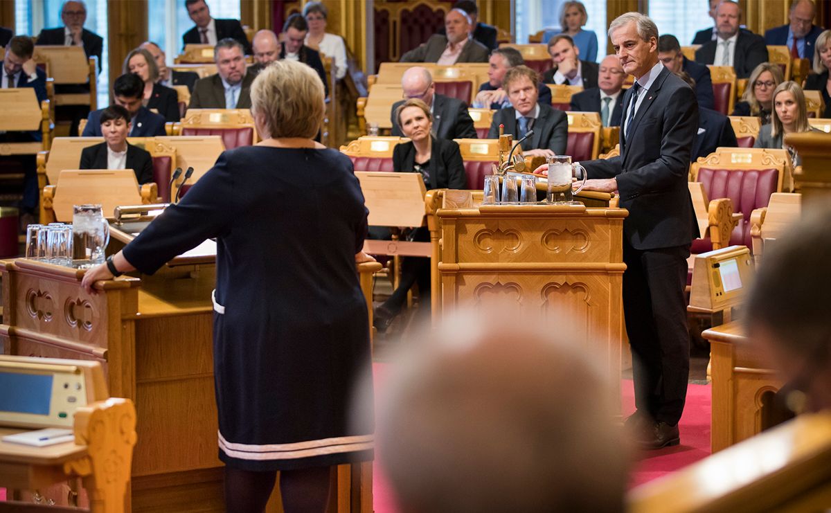 Statsminister Erna Solberg (H) og Ap leder Jonas Gahr Støre (H) under trontaledebatten i Stortinget i høst. Begge har høyere utdanning. Foto: Heiko Junge / NTB scanpix