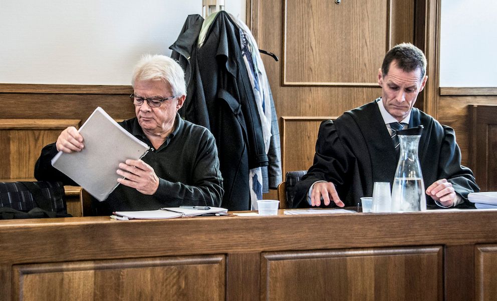 Spesialrådgiver og tidligere kommunalsjef Roy Jakobsen i Fredrikstad, her med sin advokat Dag Olav Riise, tapte i retten. Foto: Geir Carlsson