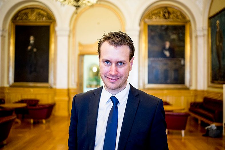Helge André Njåstad (Frp) i Stortingets kommunal- og forvaltningskomité leder for tiden partiets forhandlinger med regjeringen om Kommuneproposisjonen for 2021.