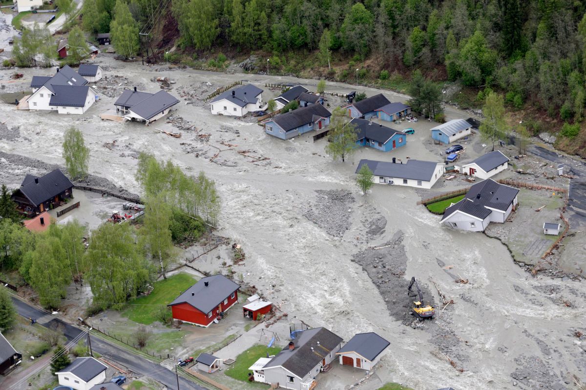 RASERT NABOLAG: Alle husker 22. mai 2013 godt. Et helt land følte med innbyggerne i den lille bygda Kvam i Gudbrandsdalen, der flommen i løpet av få timer hadde ødelagt mange hjem.