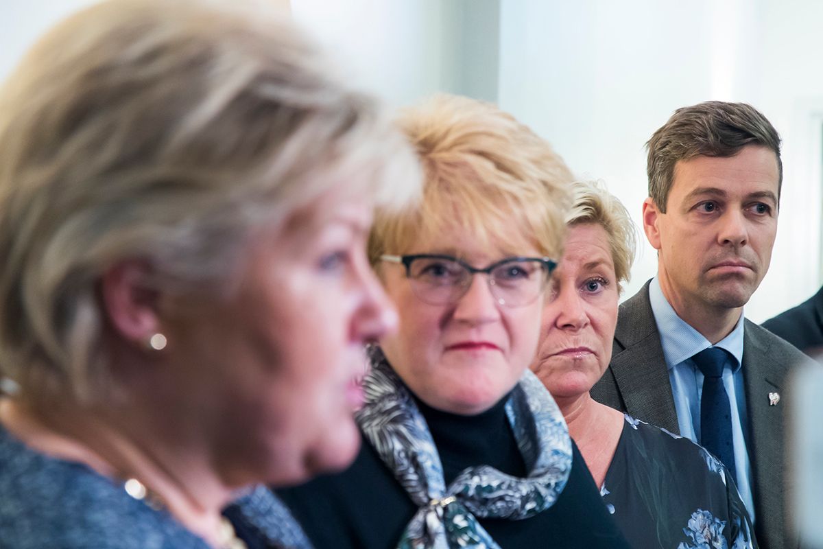 KrF-leder Knut Arild Hareide (t.h.) går ut av regjeringssamtalene med de andre partilederne. Foto: Heiko Junge / NTB scanpix