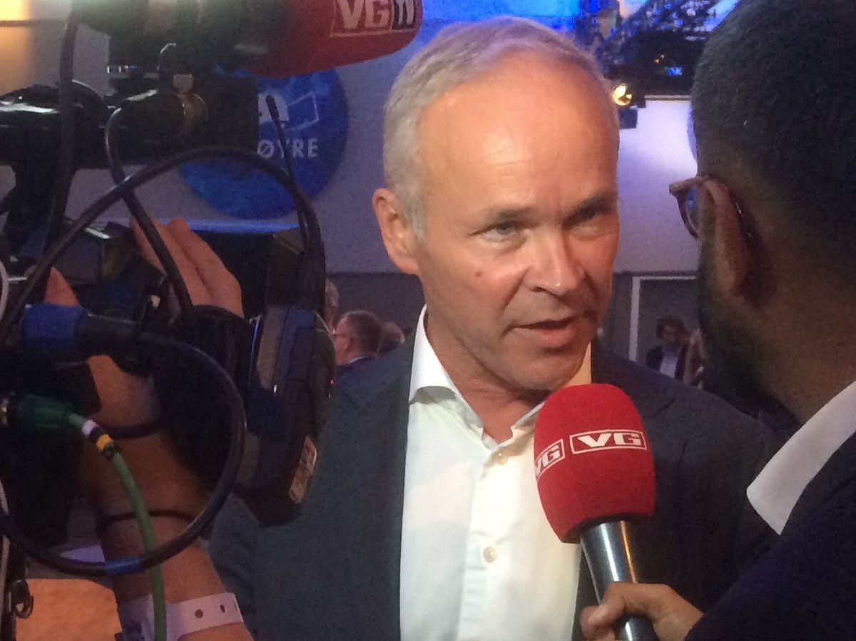 Høyres nestleder Jan Tore Sanner er optimistisk, også med tanke på valgresultatet. Foto: Jan Inge Krossli