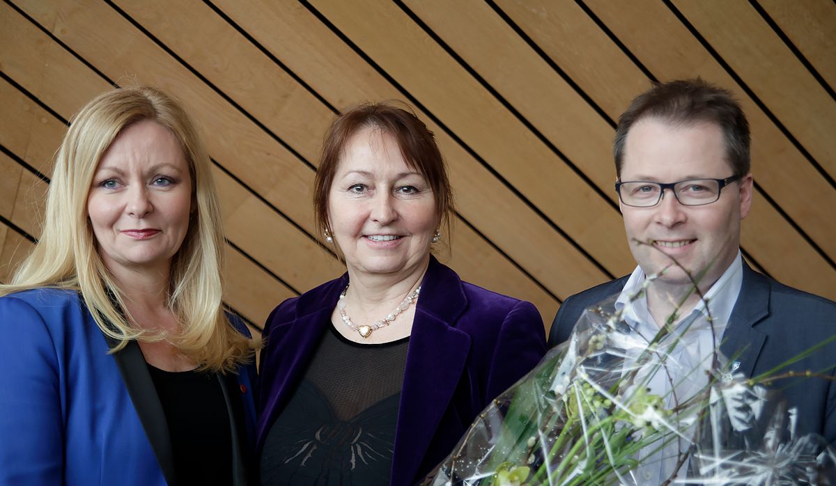 KS' ledertroika med forventninger til ny regjering: Mette Gundersen (Ap), Gunn Marit Helgesen (H) og Bjørn Arild Gram (Sp). Foto: KS