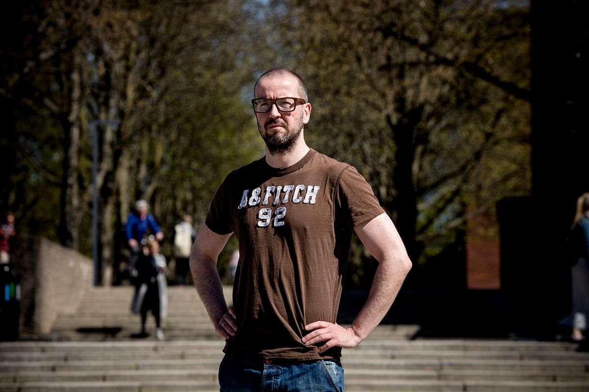 Seniorforsker Simen Markussen ved Frisch-senteret ved Universitetet i Oslo mener teknologi og innvandring er blant årsakene til den store nedgangen for unge, ufaglærte menn. Foto: Magnus Knutsen Bjørke