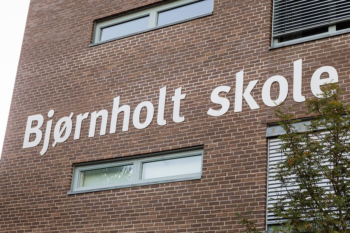 Bjørnholt skole i Oslo har innført adgangskontroll etter at uvedkommende har tatt seg inn på skolen og truet lærere og elever. Foto: Audun Braastad / NTB scanpix