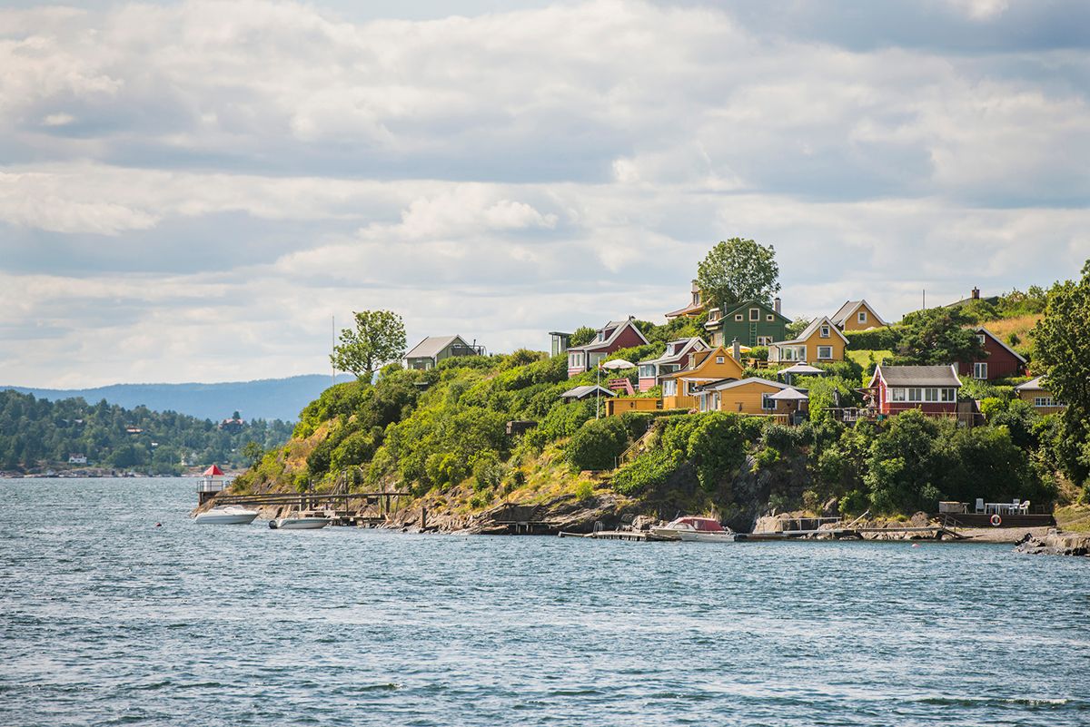 Færre søker om å bygge langs kysten, men likevel gjøres stadig mer av strandsonen utilgjengelig for allmennheten. Foto: Fredrik Varfjell / NTB scanpix