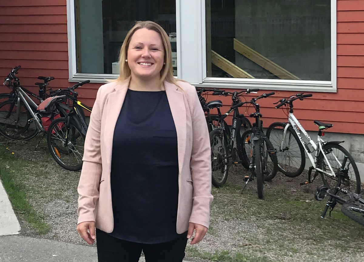 Line Jeanette Pedersen leder 52 lærere og 15 assistenter på Stokmarknes skole. Foto: Renate Kvandahl