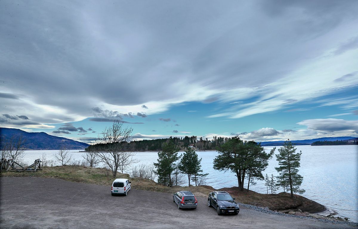 Fra befaring med Statsbygg og naboer som vurderte om Utøyakaia kan egne seg for et lavmælt og verdig nasjonalt minnested. Foto: Terje Pedersen / NTB scanpix