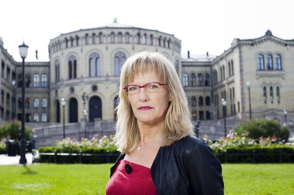 Karin Andersen (SV) mener Stortinget må gi Forsand tid til å avgjøre spørsmålet om sammenslåing med Sandnes i ro og mak.