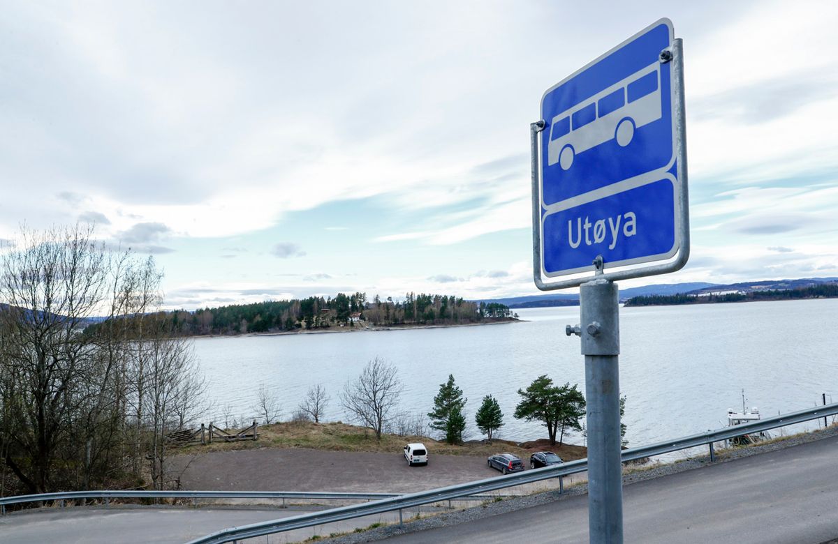 En gruppe nedsatt av Statsbygg har nå landet på at Utøya-kaia er det beste sted for et minnested etter terrorangrepene 22. juli. Utøya i bakgrunnen i bildet. Foto: Terje Pedersen / NTB scanpix