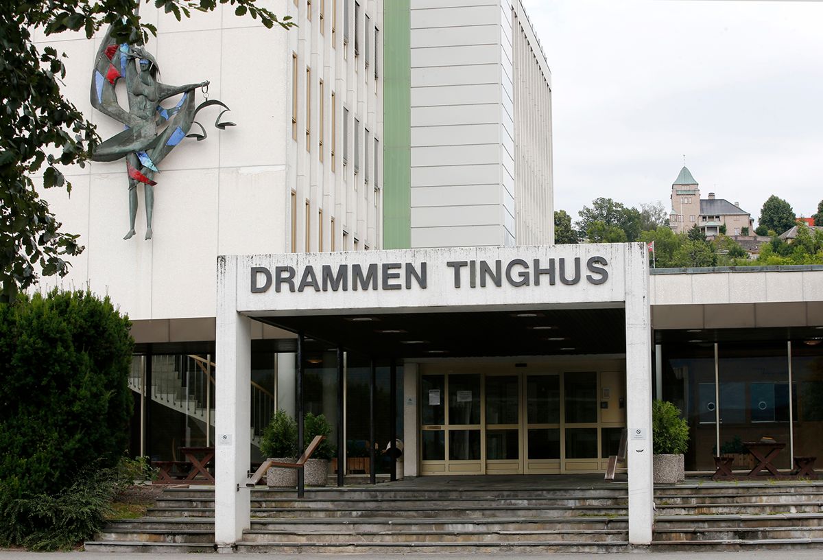 En 47 år gammel ble dømt til 6 måneders fengsel i Drammen tingrett tirsdag. Dommen er den første i den omfattende korrupsjonssaken i byen. Foto: Lise Åserud / NTB scanpix