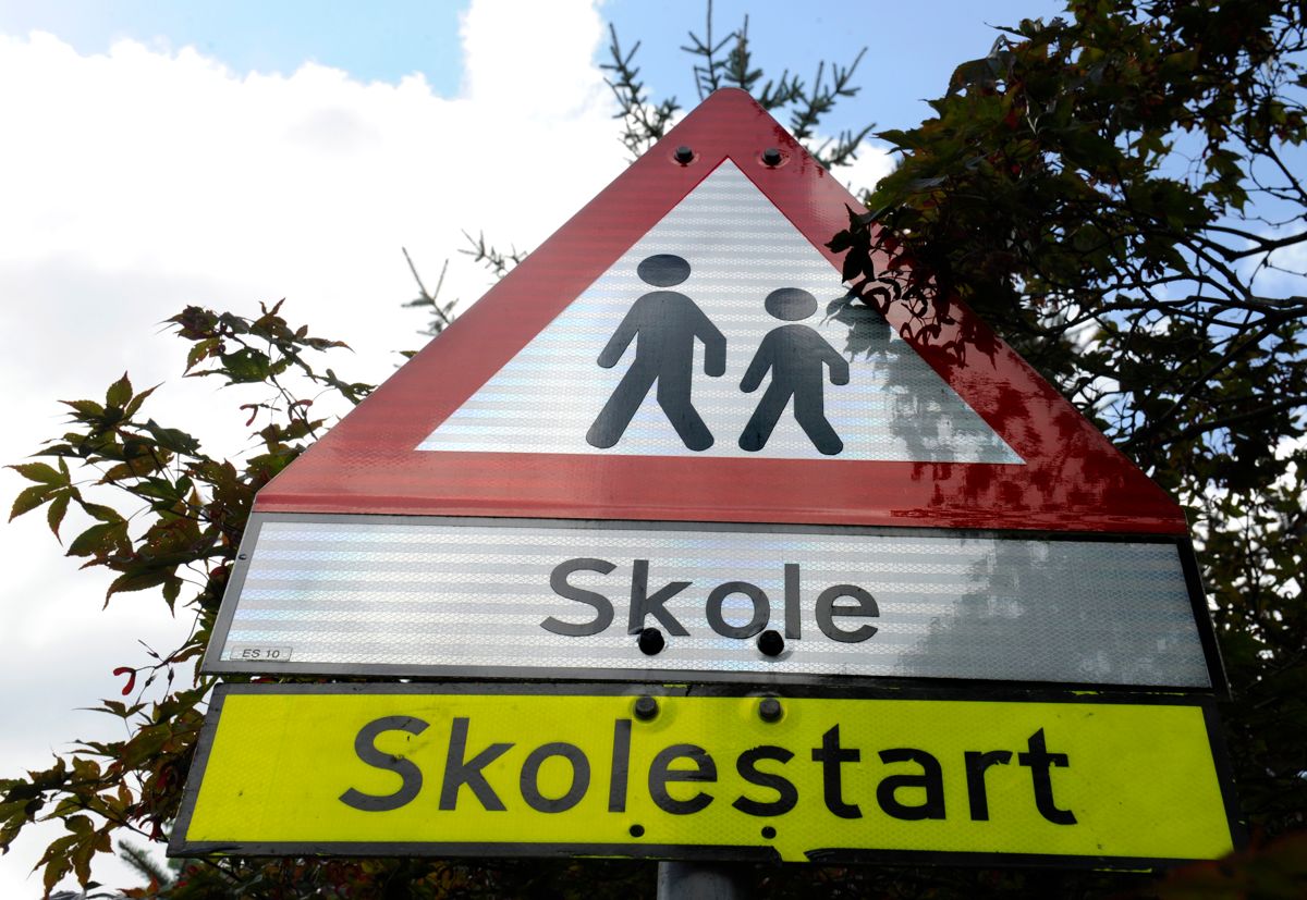Elevtallet i norske grunnskoler har vært økende de siste ti årene, men i Nord-Norge tømmes klasserommene. Det har resultert i 90 skolenedleggelser i landsdelen de siste ti årene.