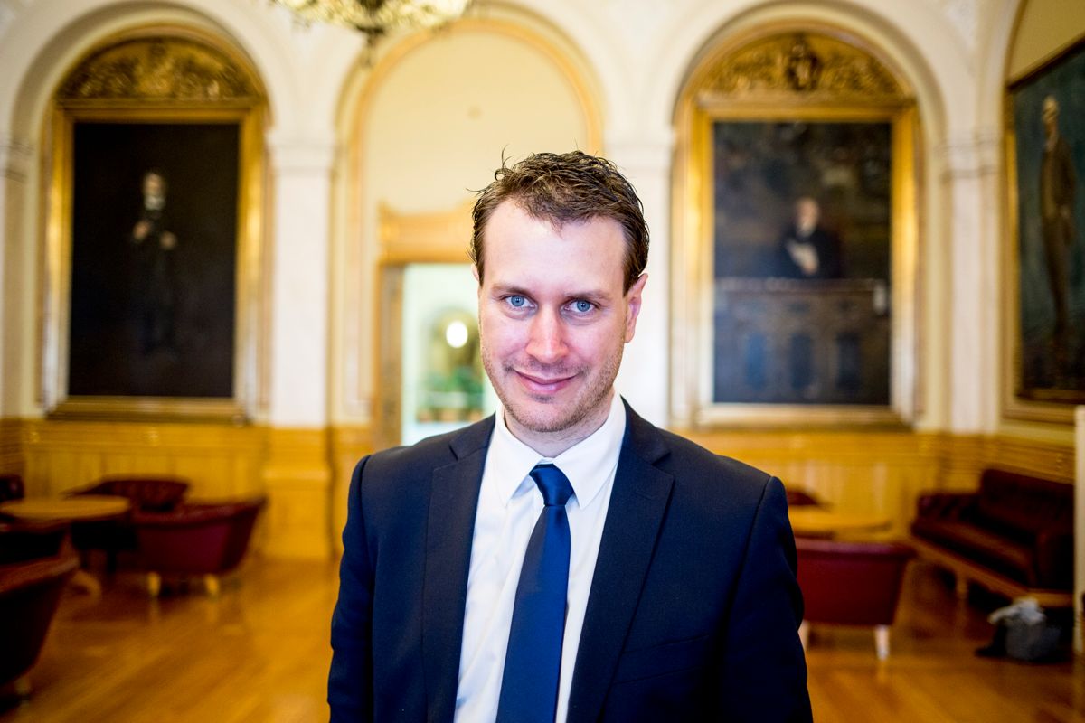 Komitéleder Helge André Njåstad (Frp) er blitt enig med Høyres og Venstres kommunalpolitikere om overgangsordningen for kommuner som skal slå seg sammen. Arkivfoto: Magnus Knutsen Bjørke