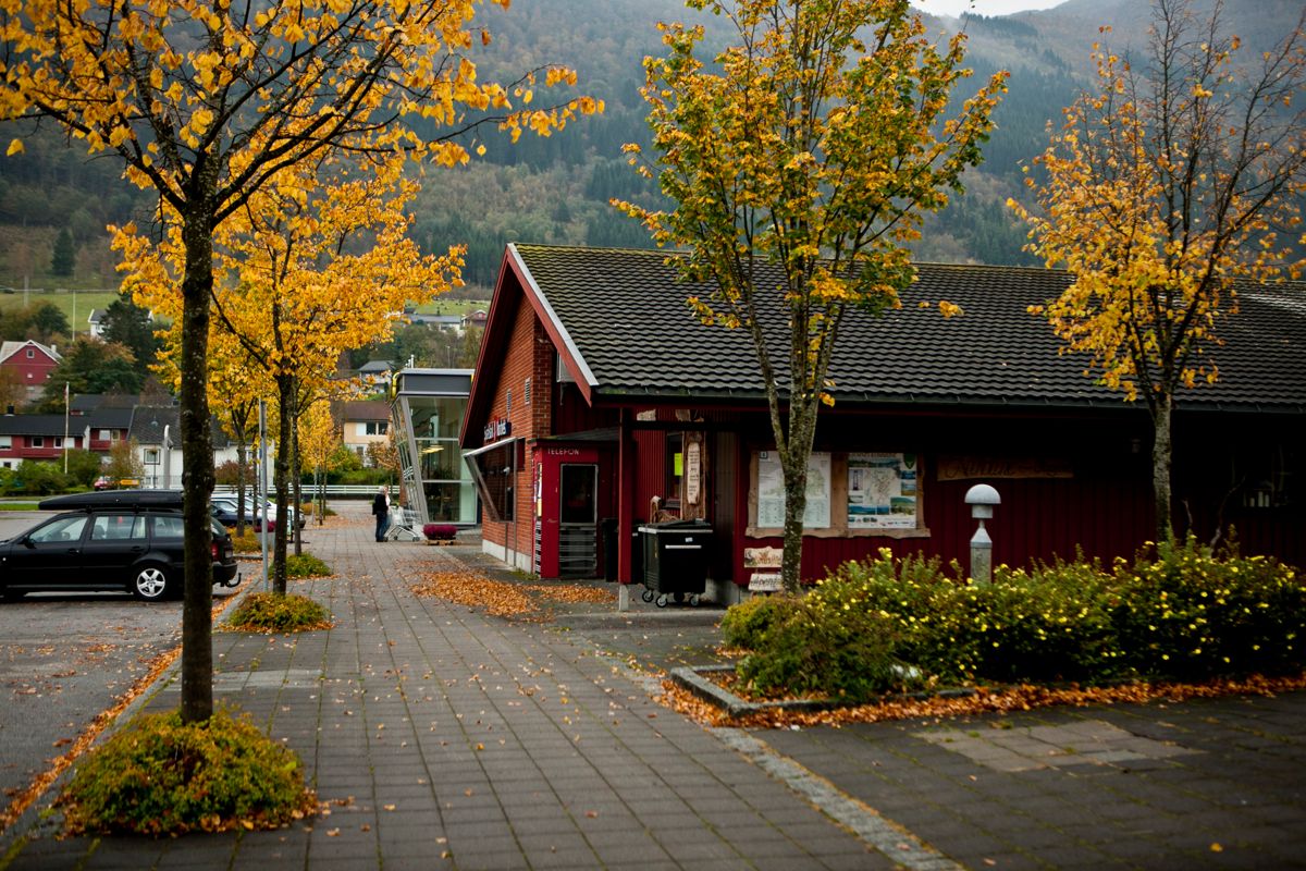 Flertallet i Gjemnes vil fortsatt ha kommunesenter på Batnfjordsøra i stedet for å gå sammen med en av bykommunene i regionen. Arkivfoto: Magnus Knutsen Bjørke