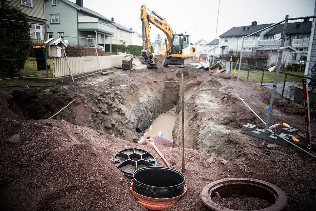 NITO mener vi må ta i bruk sirkulære løsninger når vi skal skifte ut gamle rør, få på plass nye tiltak mot overvann og oppgradere vannverk som fortsatte kan gi oss rent vann.Her er det gamle rør i Horten kommune som skiftes.