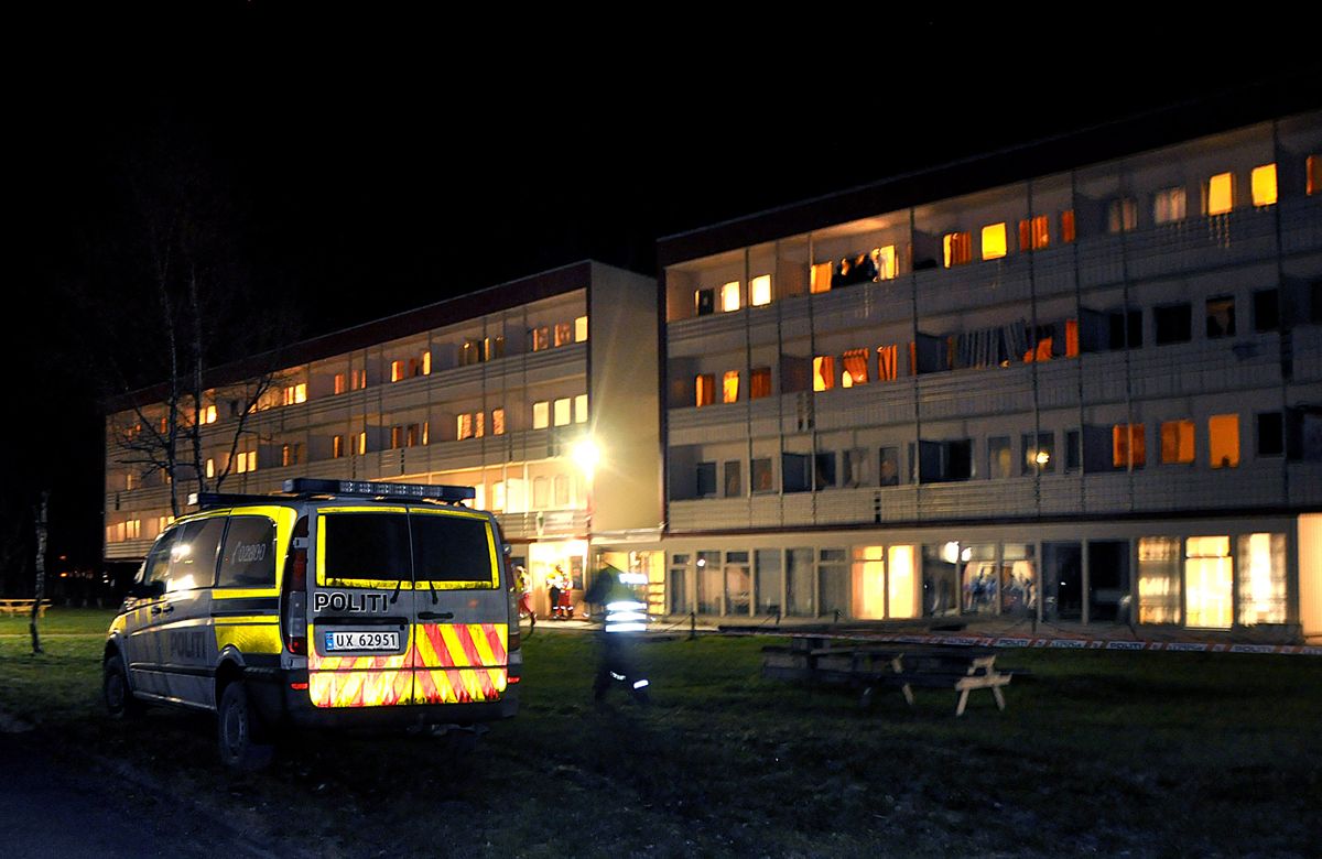 Politi ved asylmottaket i Sunndal der en 17 år gammel jente ble drept torsdag kveld. Foto: Ingrid Ellevset / Driva / NTB scanpix